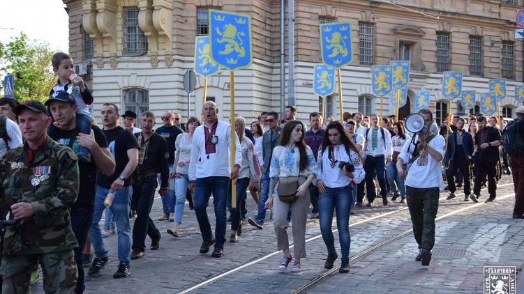 Во времена руководства Мандзий образованием Львовщины школьников собирали на марши в честь СС 