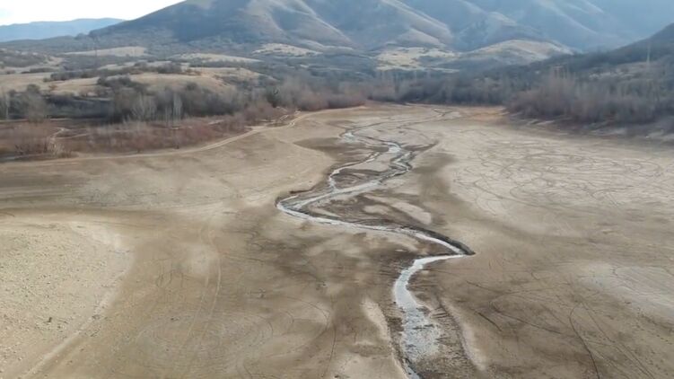 Пересохшее Аянское водохранилище. Кадр из видео