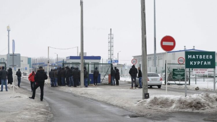Губернатор Ростовской области ввел режим ЧС из-за эвакуации жителей Донбасса