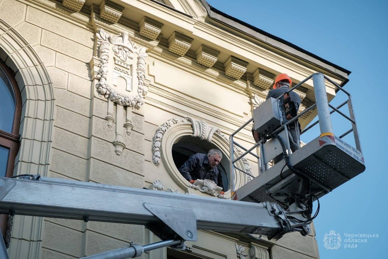 в Черновцах сняли бюст Пушкина