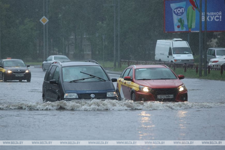 В Гродно ливни затопили улицы