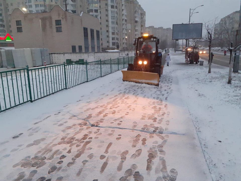 Уборка снега в Киеве