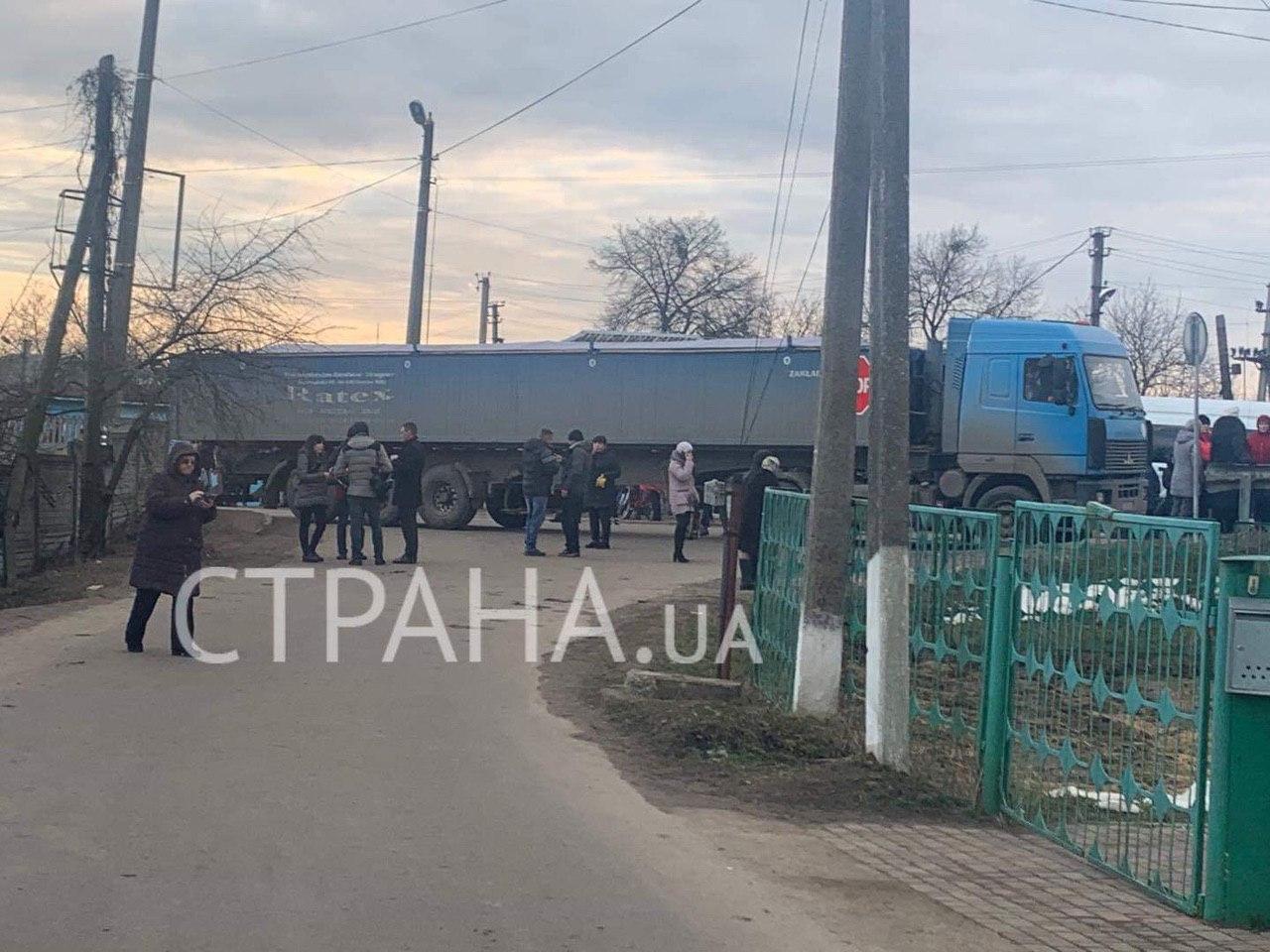 Дорогу к санаторию в Новых Санжарах заблокировали