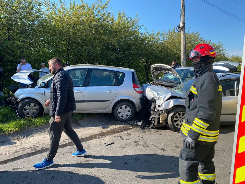 В Ровно из-за аварии пострадали три человека. Фото: Facebook/ГСЧС Украины