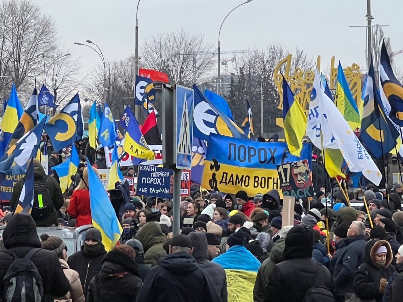 Сторонники Порошенко на митинге