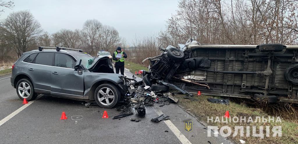 Во Львовской области на трассе "Львов-Луцк" водитель внедорожника Audi устроил ДТП