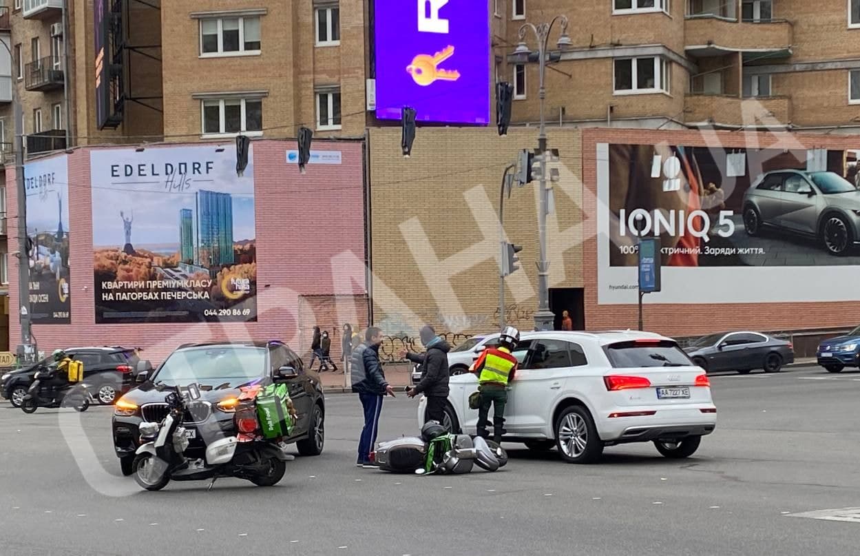 Фото: тройная авария на Бассейной в Киеве 17 октября